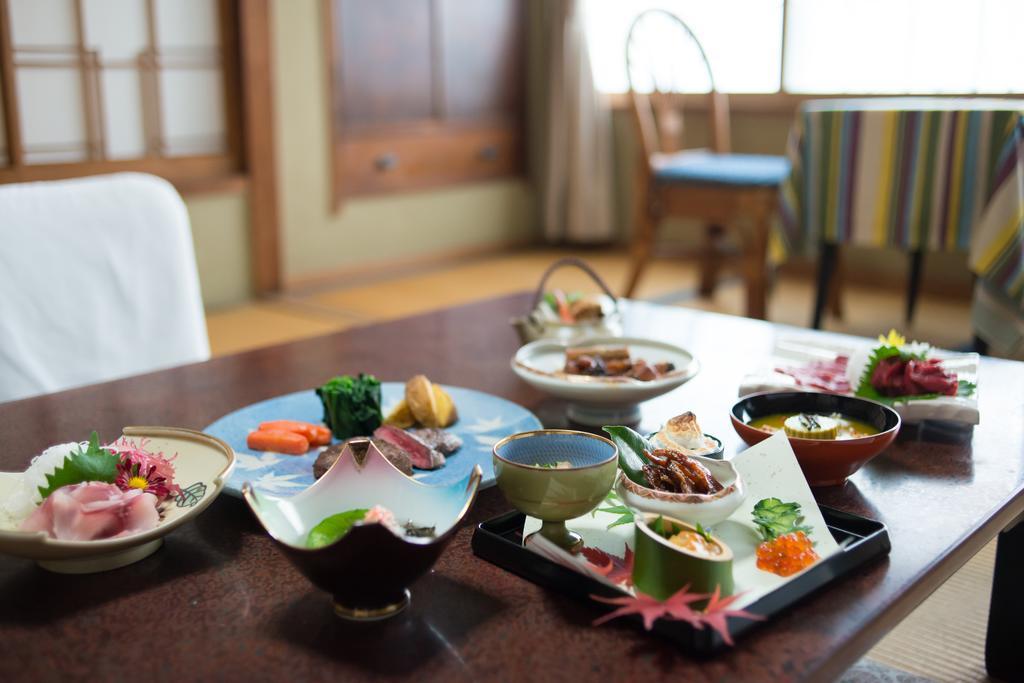 ホテル 下諏訪温泉 鉄鉱泉本館 諏訪市 エクステリア 写真