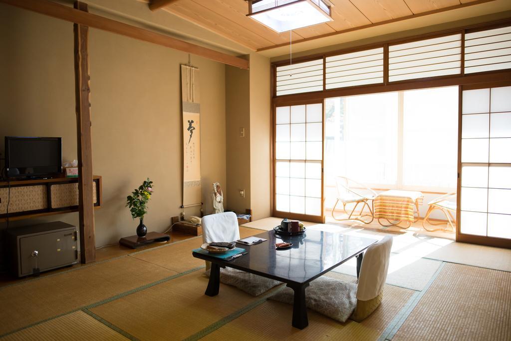 ホテル 下諏訪温泉 鉄鉱泉本館 諏訪市 エクステリア 写真